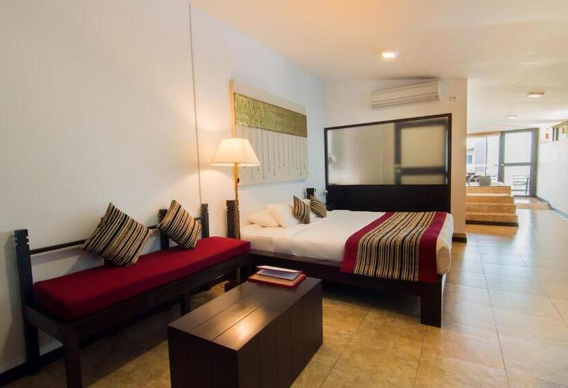 סוויטת ג'וניור, The Theva Residency