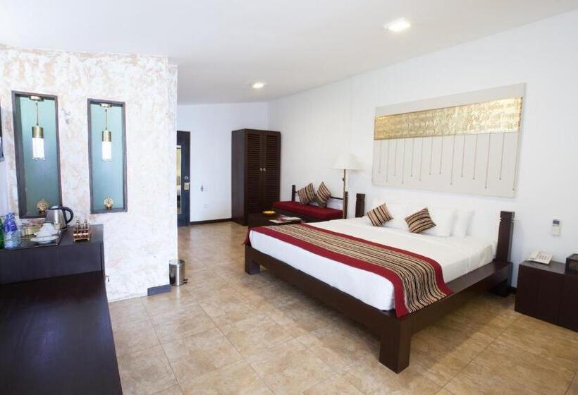 סוויטת ג'וניור, The Theva Residency