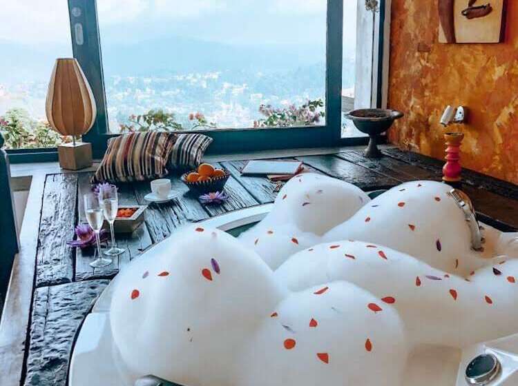 סוויטת ג'וניור, The Theva Residency