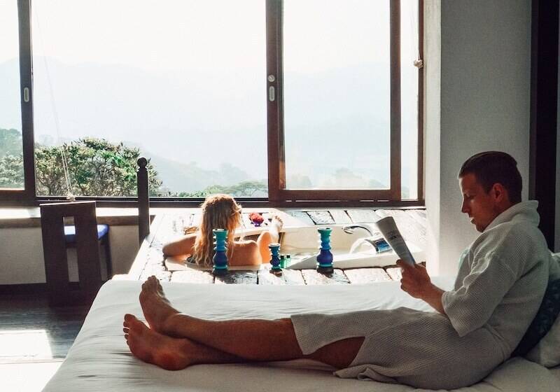 סוויטת ג'וניור, The Theva Residency