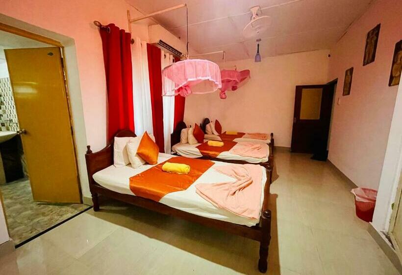 Семейный Номер, Rock Cascade Tourist Home &cookery School