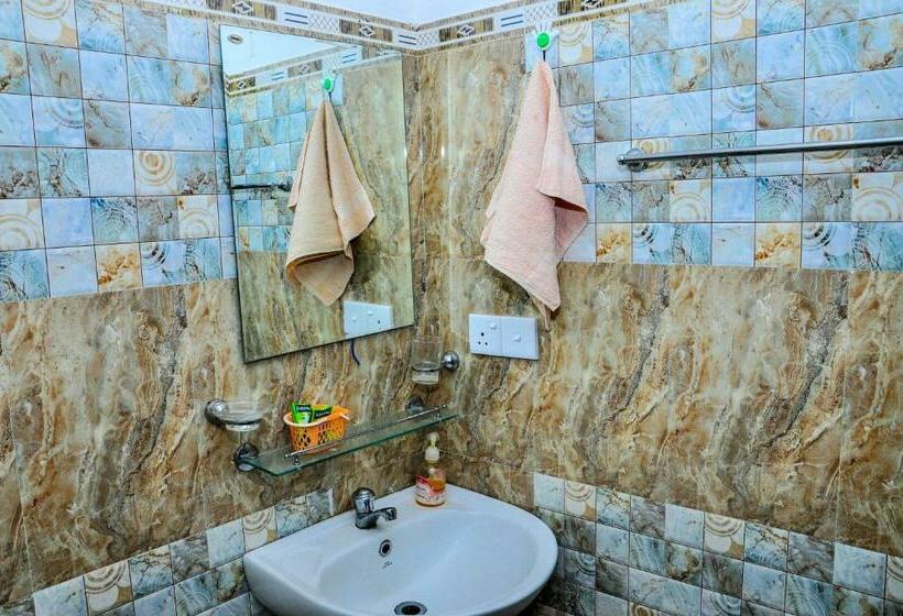 Семейный Номер, Rock Cascade Tourist Home &cookery School