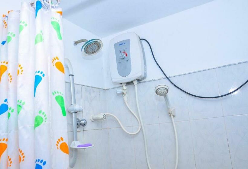 Номер Стандарт, Rock Cascade Tourist Home &cookery School