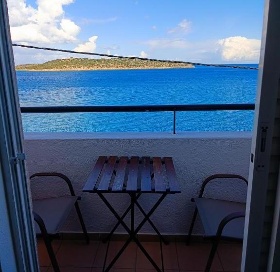 Apartamento 1 Dormitório Vista Mar, 9 Muses