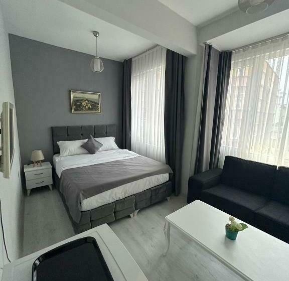 اتاق خانوادگی, Oldmile Palace