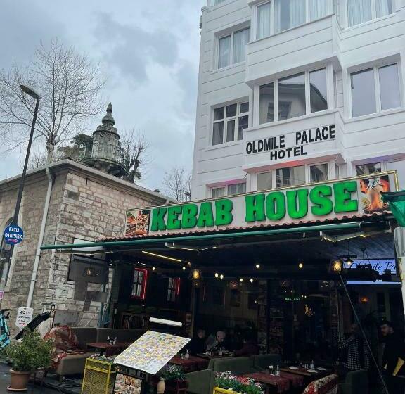 اتاق خانوادگی, Oldmile Palace