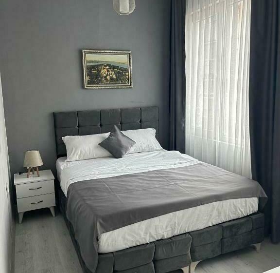 اتاق خانوادگی, Oldmile Palace