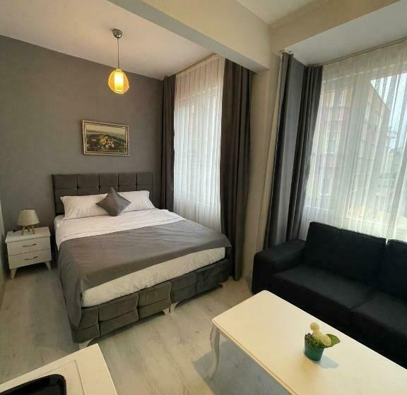 اتاق خانوادگی, Oldmile Palace