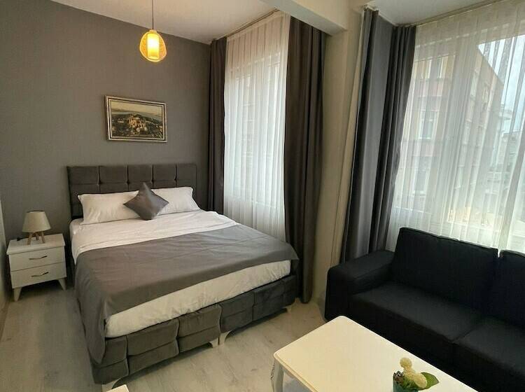 اتاق خانوادگی, Oldmile Palace