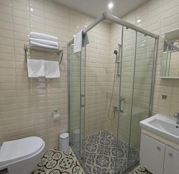 اتاق خانوادگی, Oldmile Palace