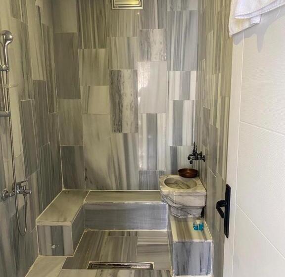 سوییت خانوادگی, Oldmile Palace