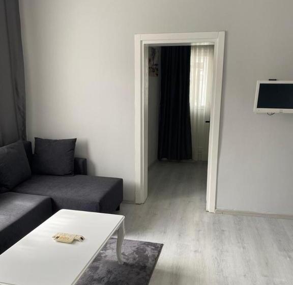 سوییت خانوادگی, Oldmile Palace