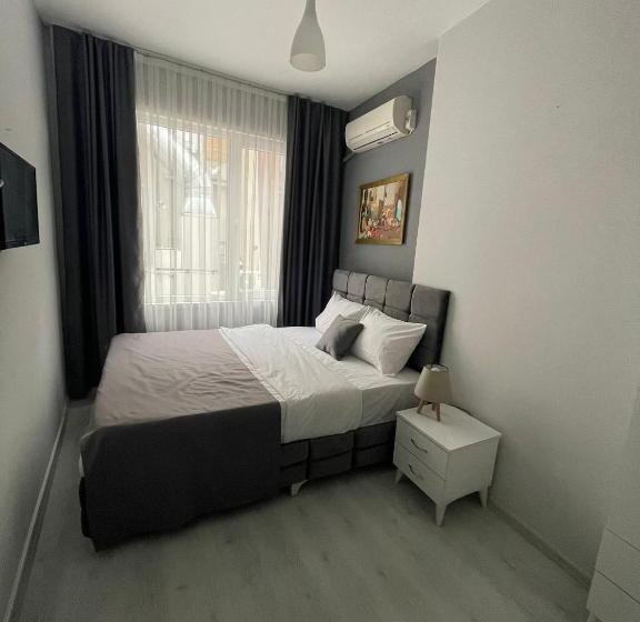 سوییت خانوادگی, Oldmile Palace