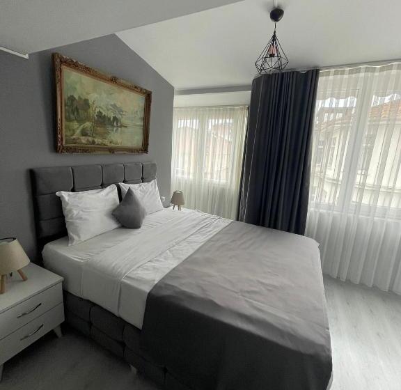 اتاق لوکس, Oldmile Palace