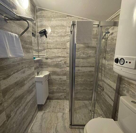 اتاق اکونومی, Oldmile Palace