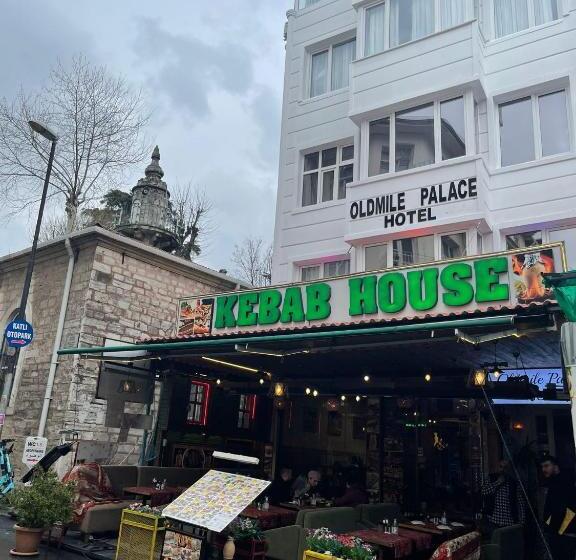 اتاق اکونومی, Oldmile Palace