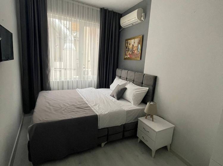 سوییت خانوادگی, Oldmile Palace