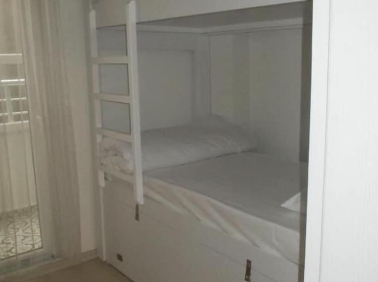 سوییت خانوادگی, Oldmile Palace