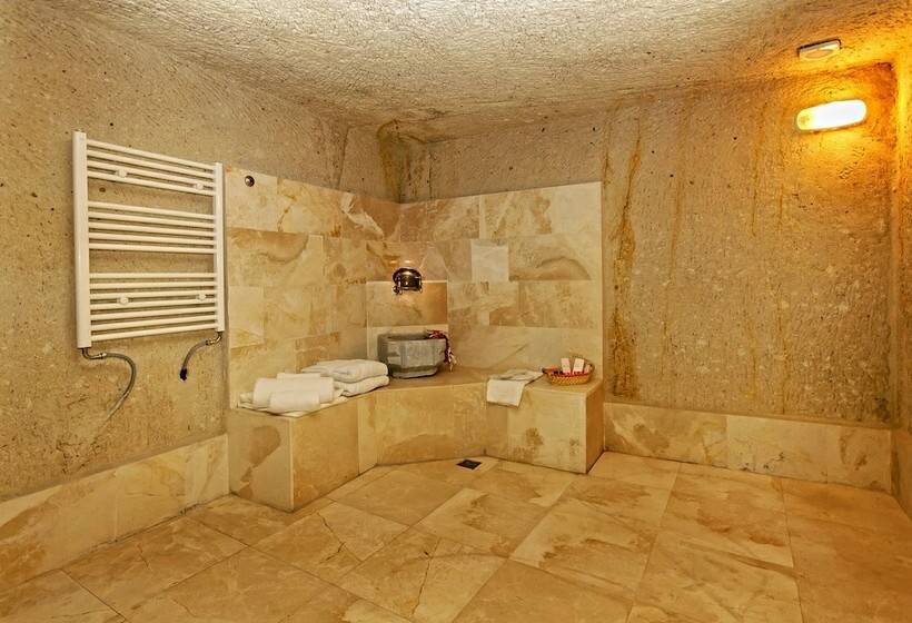 Номер Deluxe, Nessa Cave