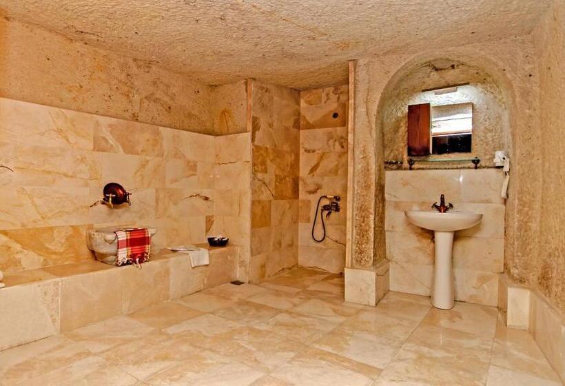 غرفة ديلوكس, Nessa Cave