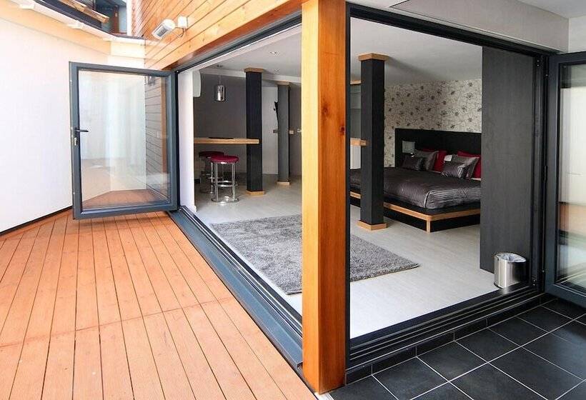 ハイドロマッサージバス付きスイート, Damon’s