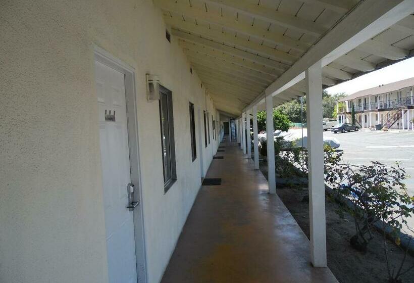 غرفة قياسية, Hi Way Host Motel