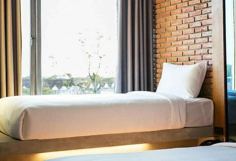 豪华三人间, B2 Udon Boutique & Budget