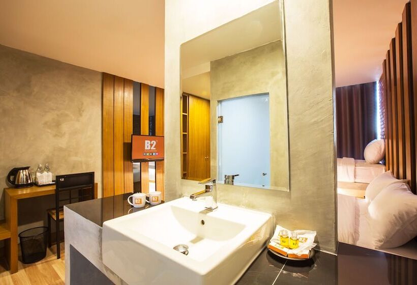 豪华三人间, B2 Udon Boutique & Budget