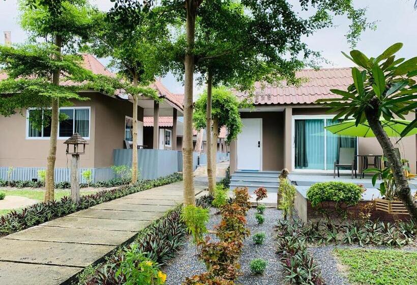 Номер Deluxe Вид на Море Боковой, Bella Vista Beach Resort Koh Lipe