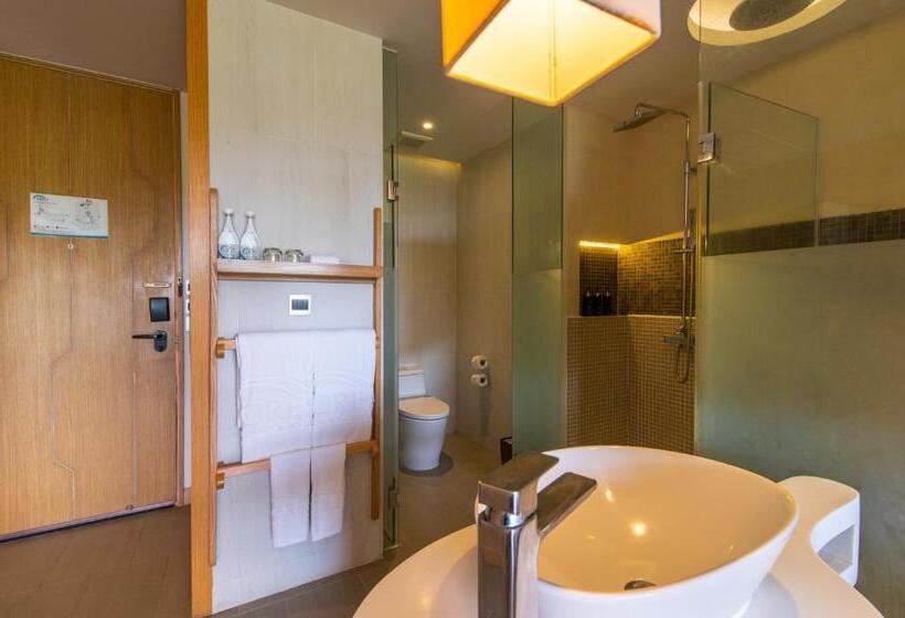 Номер Deluxe Вид на Море Боковой, Crest Resort & Pool Villas   Sha Extra Plus