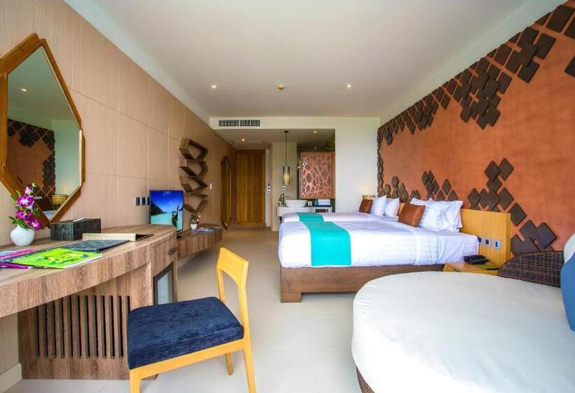 Номер Deluxe Вид на Море Боковой, Crest Resort & Pool Villas Sha Extra Plus