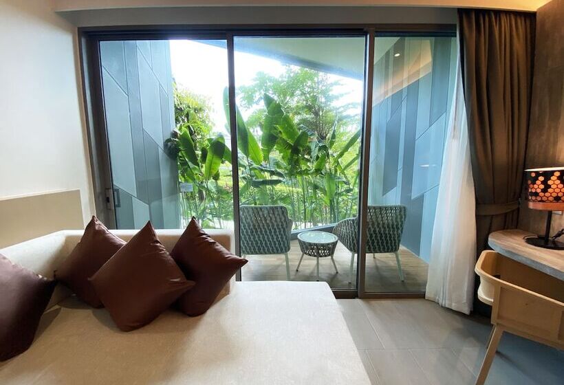 Quarto Deluxe, Crest Resort & Pool Villas   Sha Extra Plus