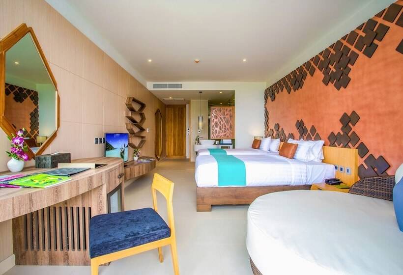 Номер Deluxe Вид на Море Боковой, Crest Resort & Pool Villas   Sha Extra Plus