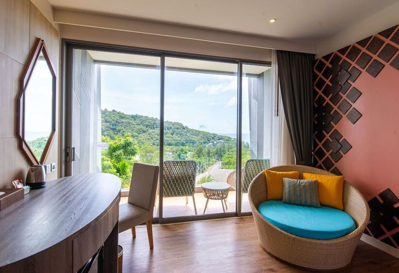 Номер Deluxe Вид на Море Боковой, Crest Resort & Pool Villas   Sha Extra Plus