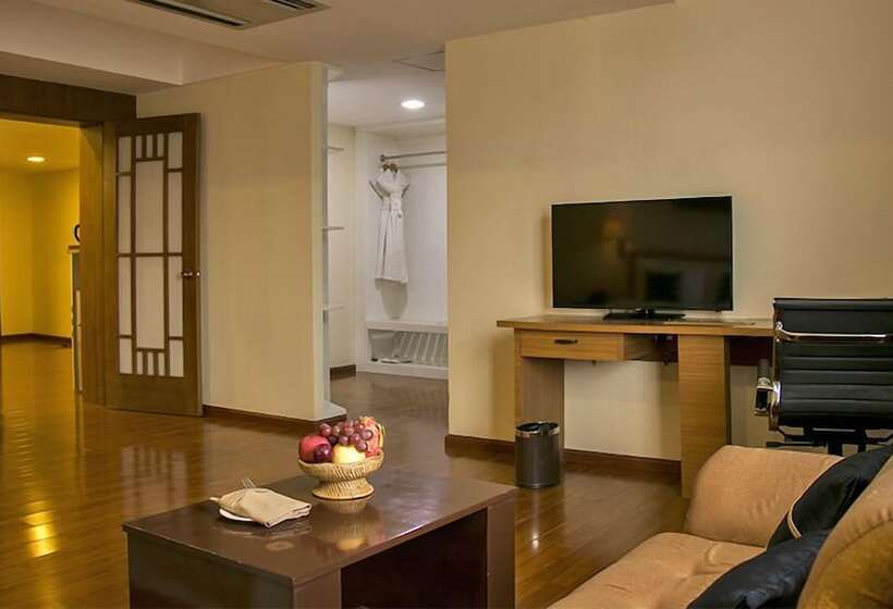 سوییت اجرایی, Eastern Palace