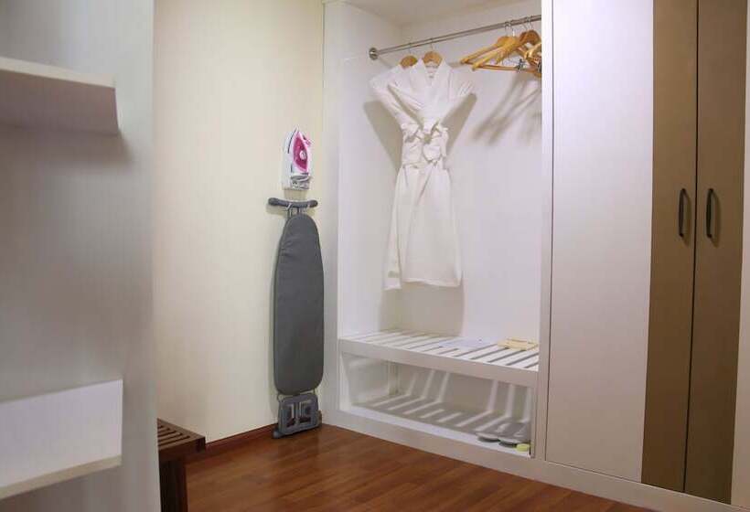 سوییت اجرایی, Eastern Palace