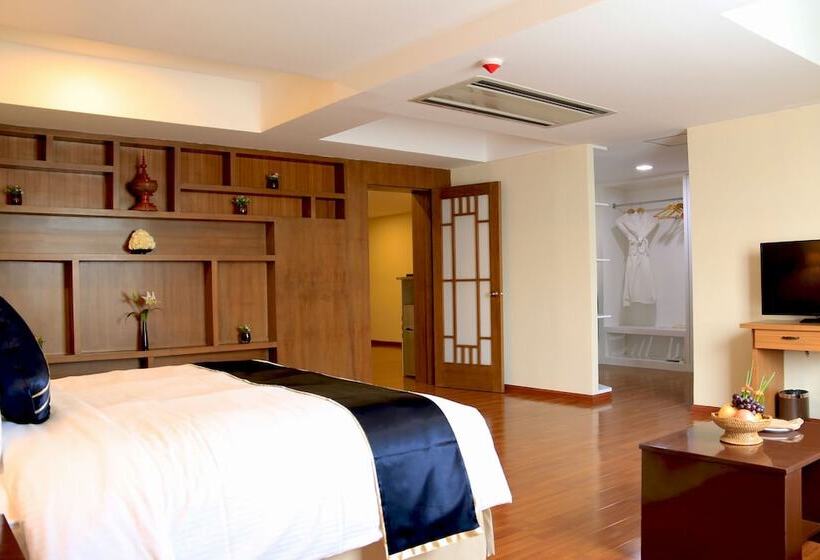 سوییت اجرایی, Eastern Palace