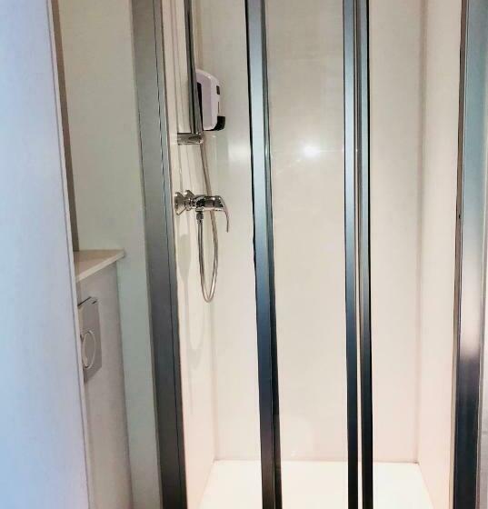 غرفة قياسية, F1 Genève Aéroport Ferney