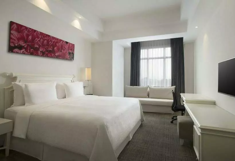 キングサイズベッド、シティビューデラックスルーム, Four Points By Sheraton Bandung