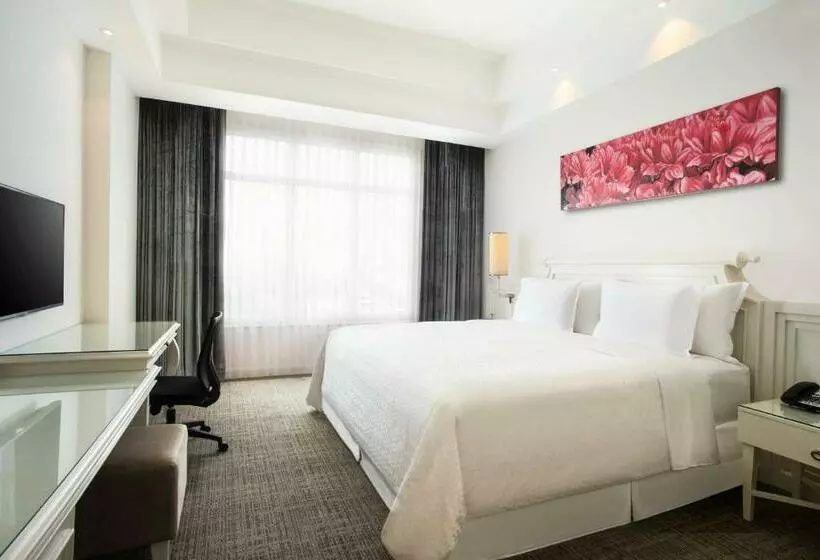 キングサイズベッドのクラシックルーム, Four Points By Sheraton Bandung