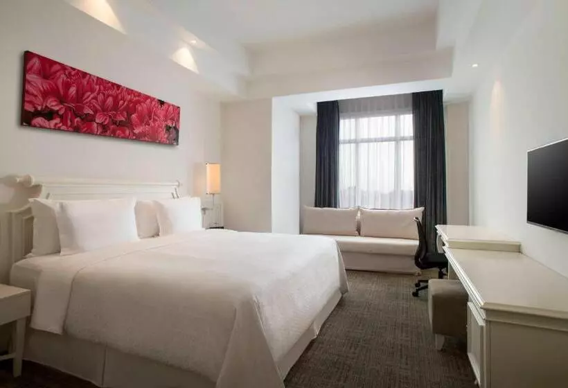 キングサイズベッド、シティビューデラックスルーム, Four Points By Sheraton Bandung