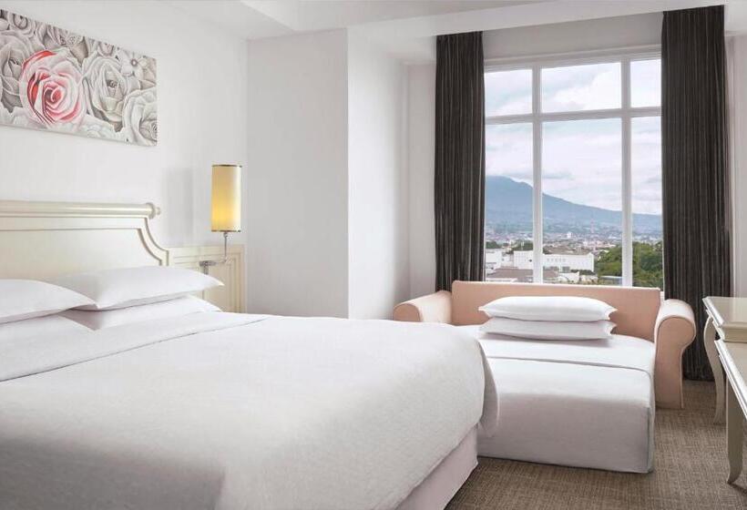غرفة ديلوكس سرير كينج مطلة على المدينة, Four Points By Sheraton Bandung