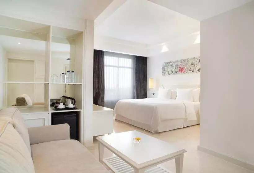 キングサイズベッド、シティビューデラックスルーム, Four Points By Sheraton Bandung