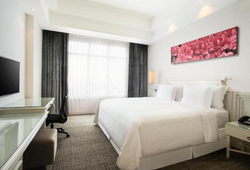 클래식 룸 킹 침대, Four Points By Sheraton Bandung