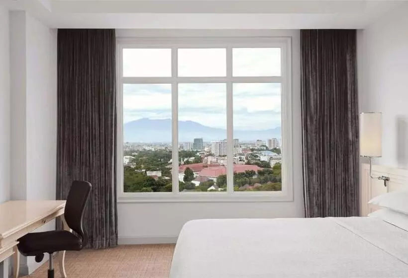 キングサイズベッドのクラシックルーム, Four Points By Sheraton Bandung