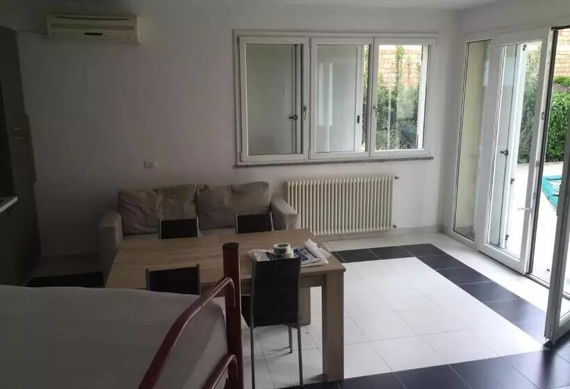 Huoneisto 1 Makuuhuone Allasnäkymä, Settebello B&b