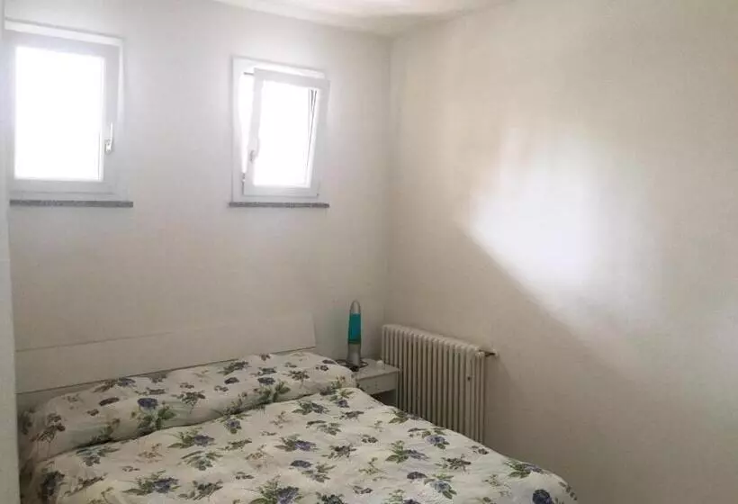 Huoneisto 1 Makuuhuone Allasnäkymä, Settebello B&b