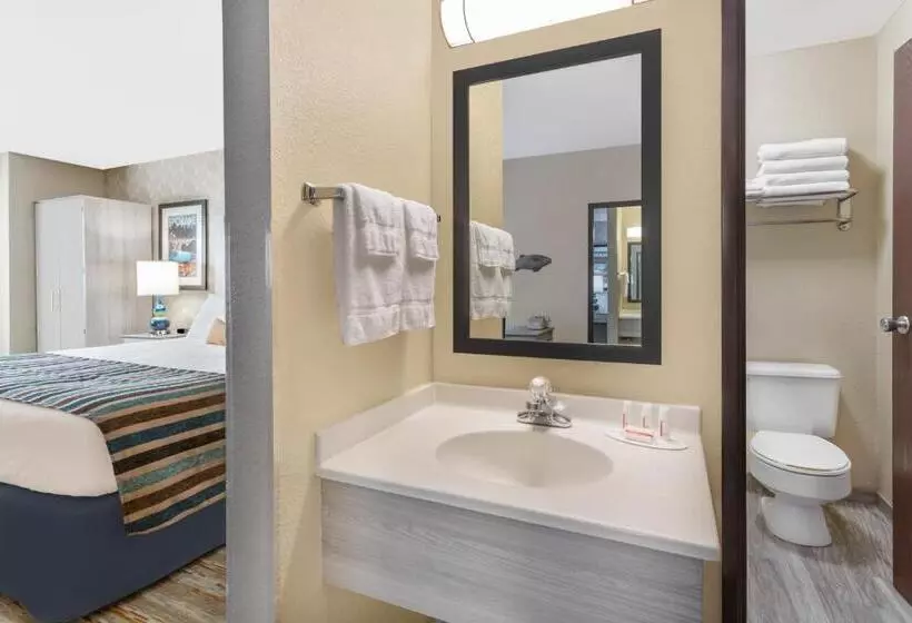 キングサイズベッドのデラックススイート, Silverstone Inn & Suites Spokane Valley