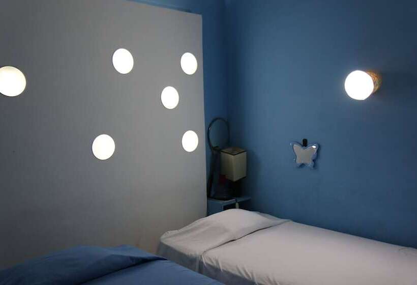 اتاق استاندارد سه نفره, Stylus