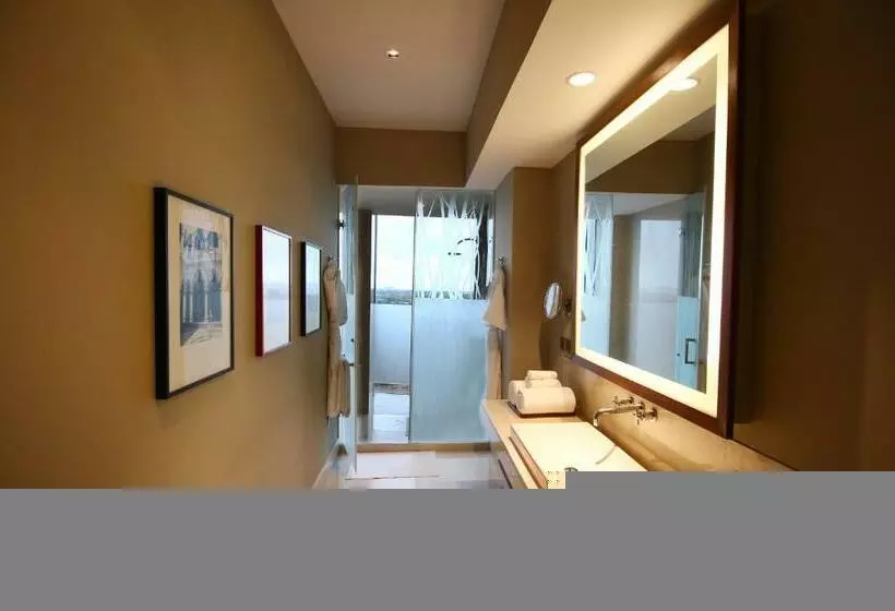 キングサイズベッドのデラックスルーム, Taj Bangalore